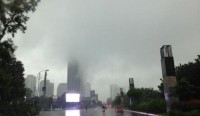 Awan Aneh Menutup Atap Gedung Tinggi di Jakarta