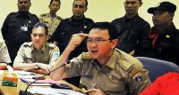 Rakyat miskin mengadu pada Ahok, Ahok balik marah dan berlalu dengan mobil dinasnya