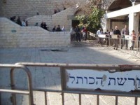 Lantai Halaman Masjid Al-Aqsa Amblas Oleh Israel