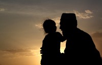 Hari ini sudah mendoakan ayahmu? kalo belum, coba baca ini.